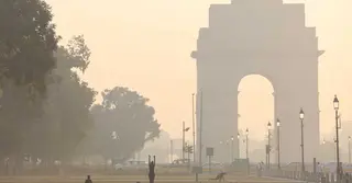 দিল্লির বায়ুমান সূচক ৭০০ ছাড়ালো; বিমানবন্দরে সতর্কতা